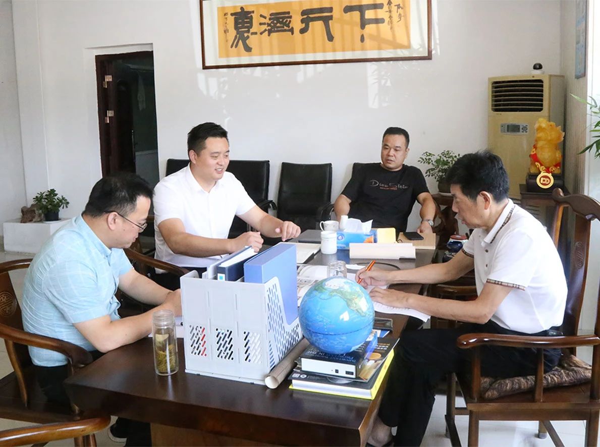 Xu Yang, Jiangsu Siyangin talouskehitysalueen investointien edistämistoimiston apulaisjohtaja, vieraili Zhejiang Meige Machineryssa tutkimusta ja tarkastusta varten